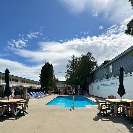 O'Sullivan'S Motel Lake George Exterior photo