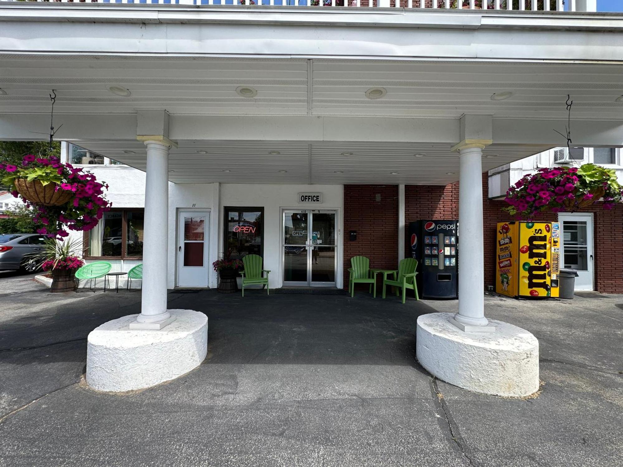 O'Sullivan'S Motel Lake George Exterior photo