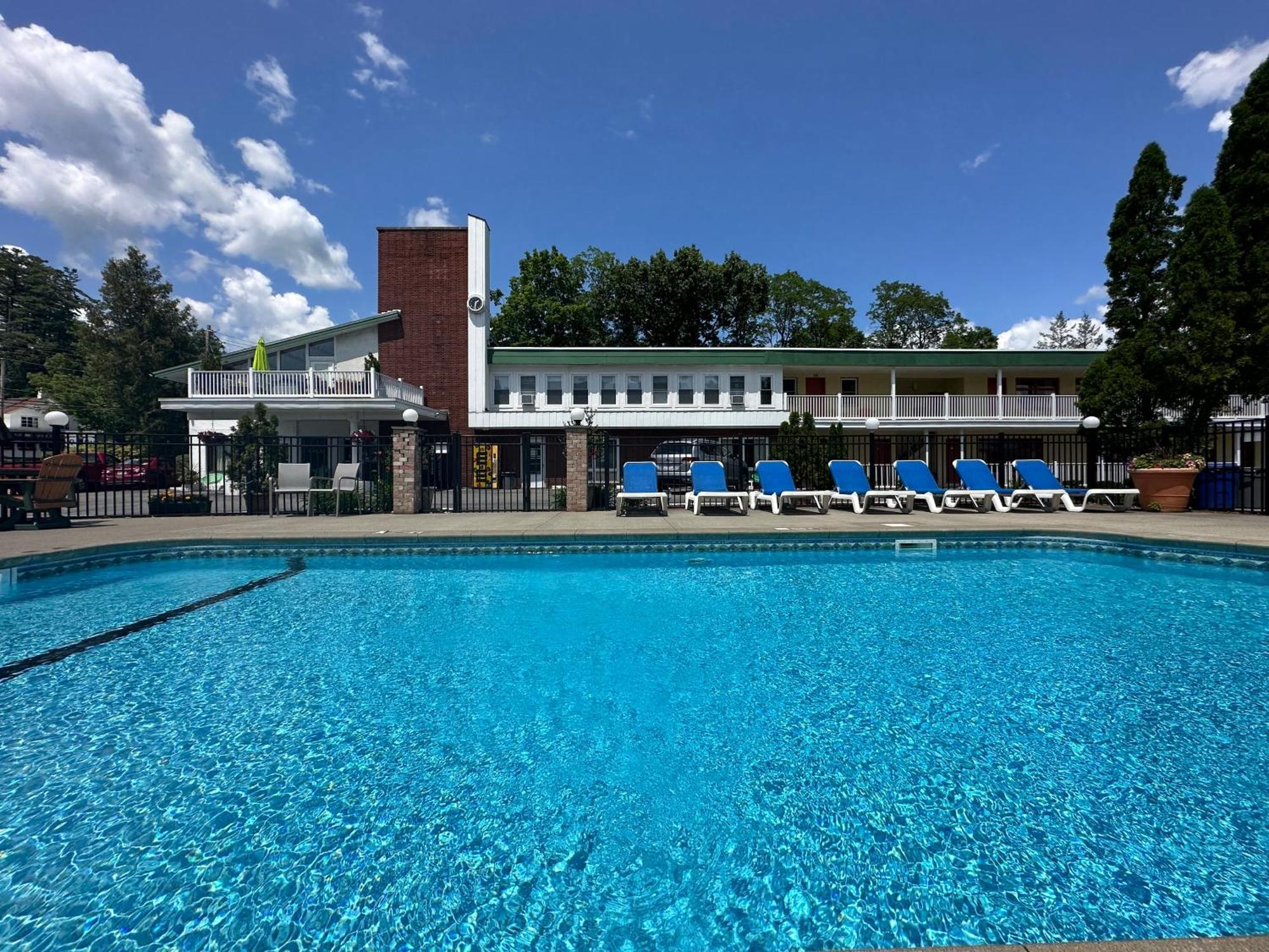 O'Sullivan'S Motel Lake George Exterior photo