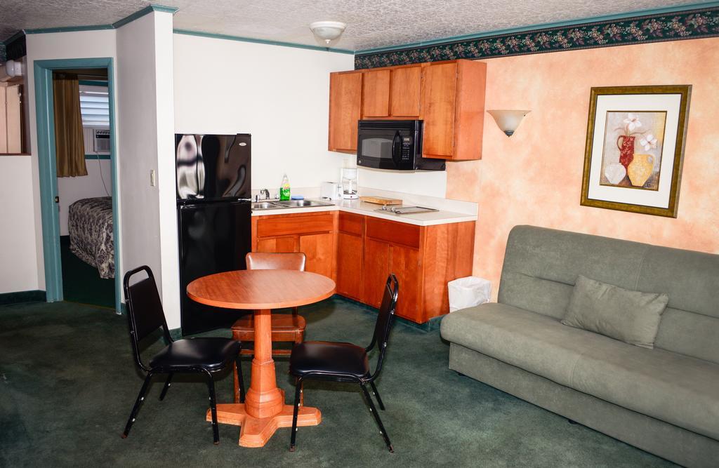 O'Sullivan'S Motel Lake George Room photo