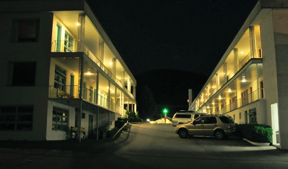 O'Sullivan'S Motel Lake George Exterior photo