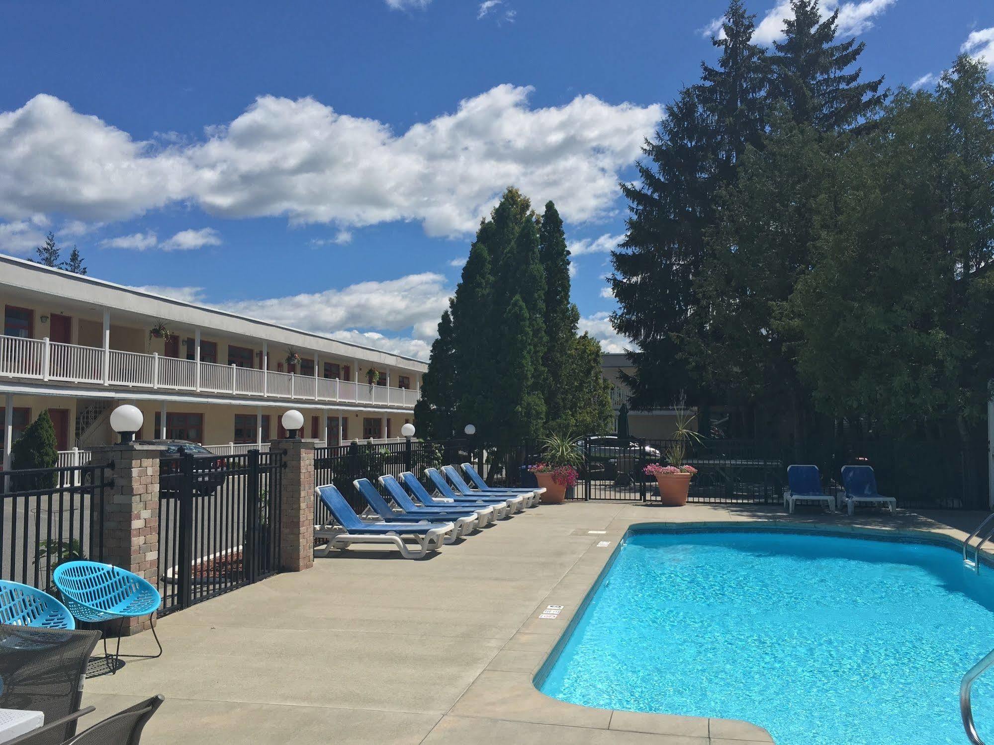 O'Sullivan'S Motel Lake George Exterior photo